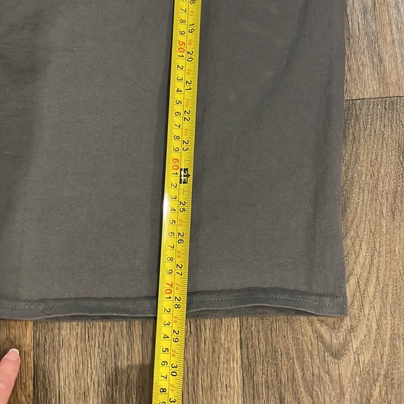 LGBTQ+ Pride Rainbow Support T-Shirt Free Mom Hugs - Gray. Large - Picture 5 of 5